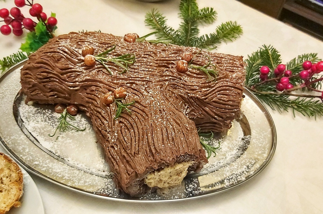 Hazelnut Yule Log Cake – Alphe's Corner